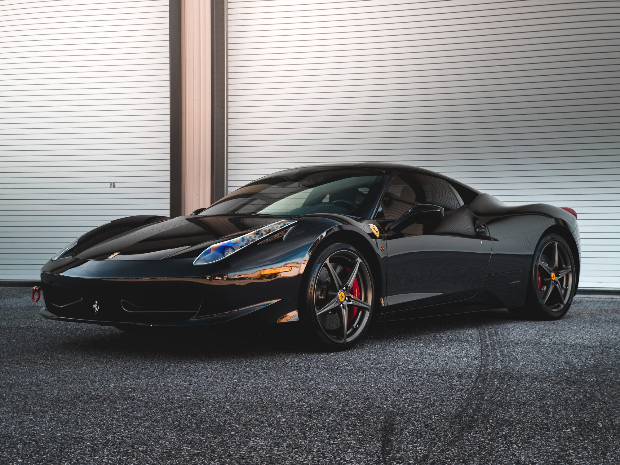 Ferrari 458 Italia, side profile
