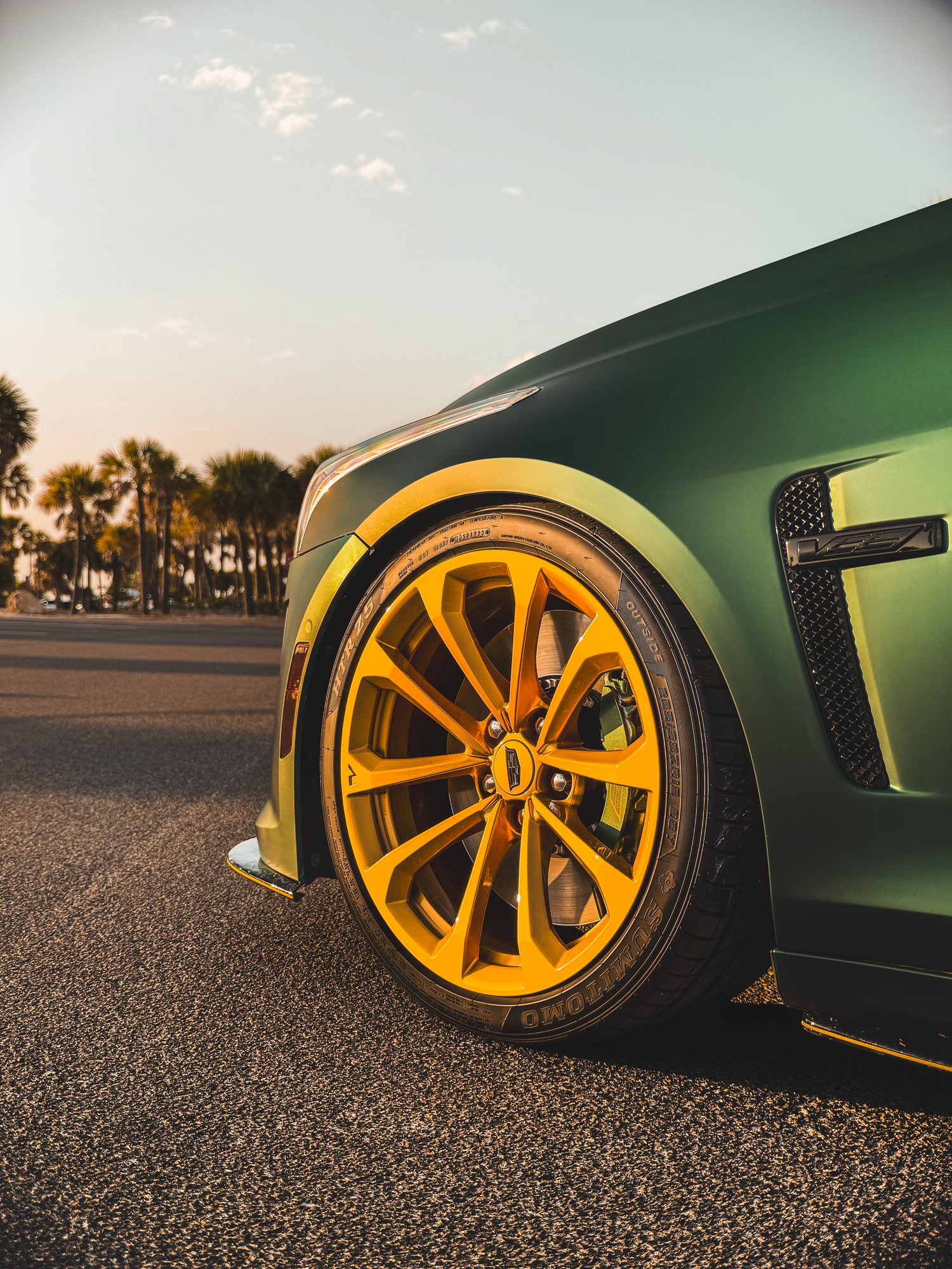 Cadillac CTS-V front wheel