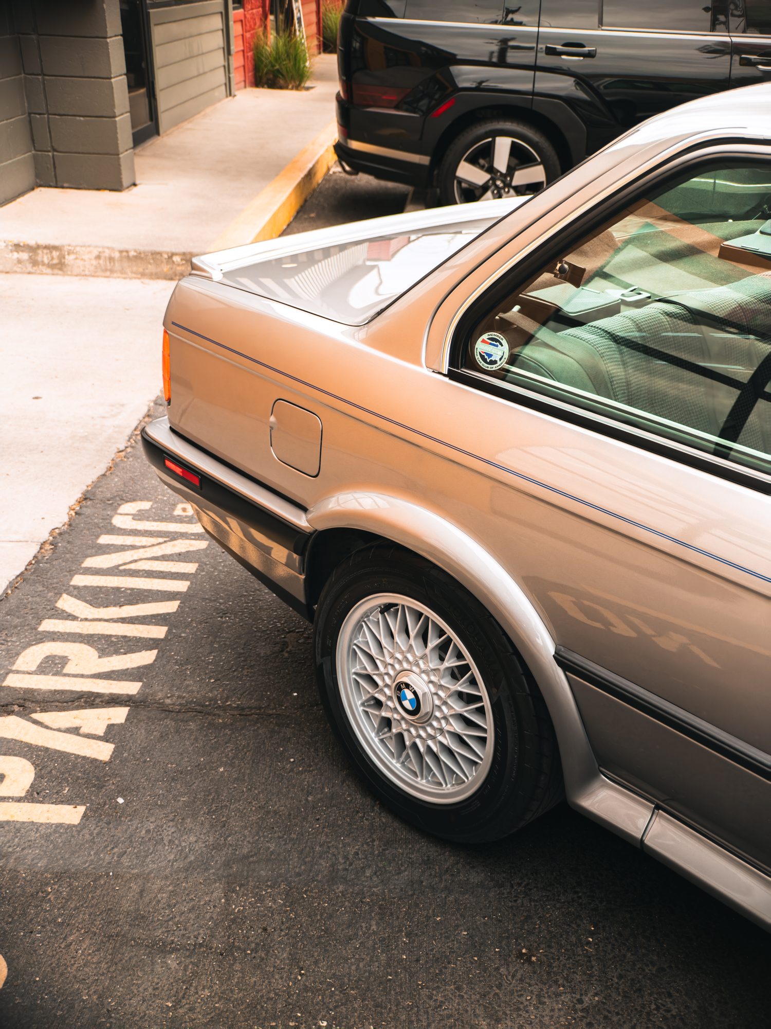 BMW E30 325iX, rear three-quarter