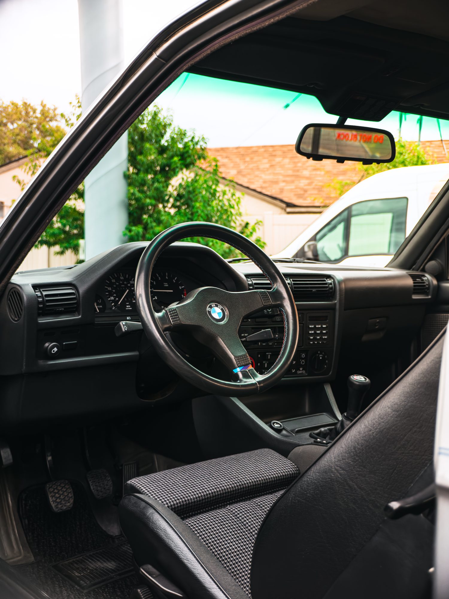 BMW E30 325iX interior