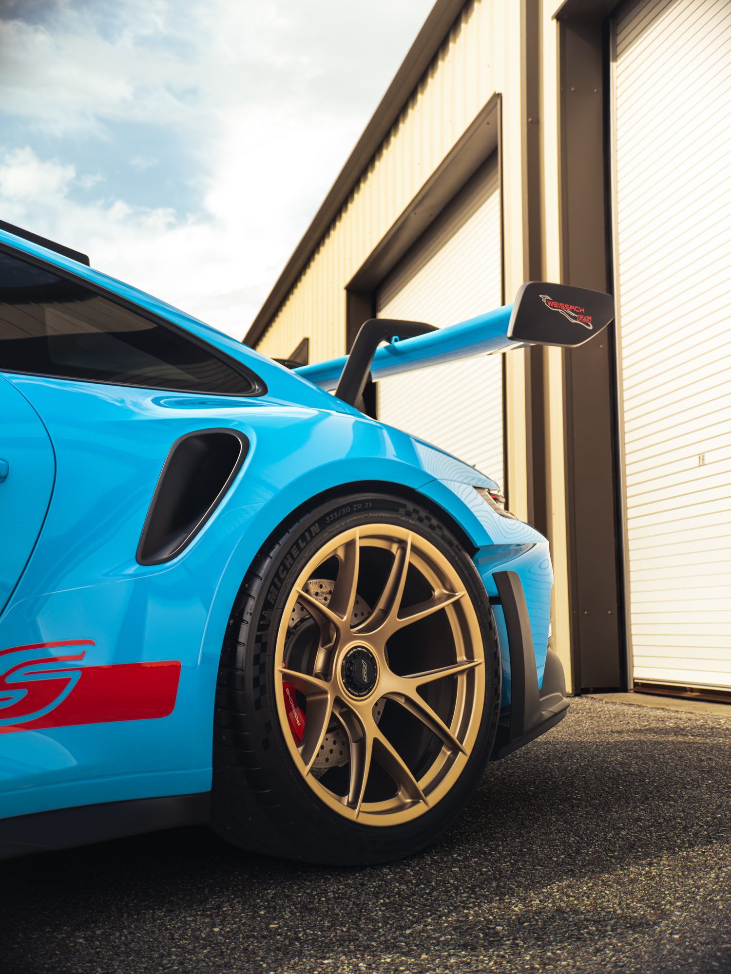 Porsche 911 GT3 RS rear wheel and Weissach mirror